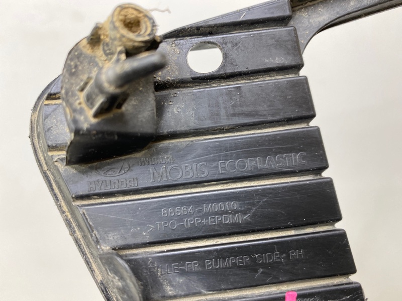 Рамка противотуманной фары правой