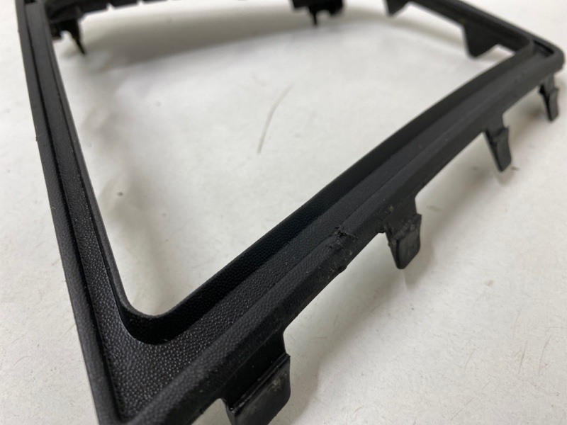 Рамка противотуманной фары правой