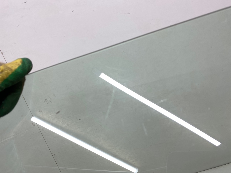 Стекло двери задней правой