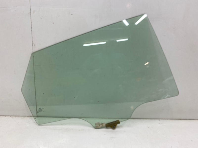 Стекло двери задней правой