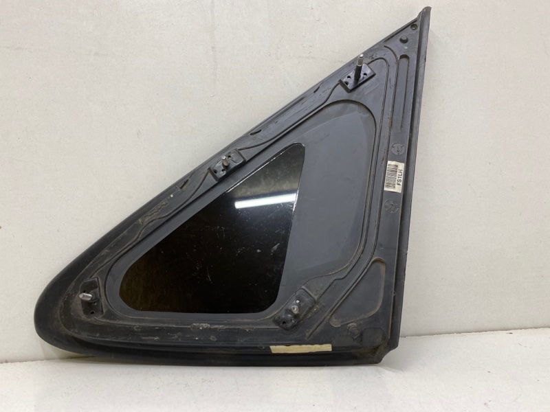 Стекло кузовное глухое левое