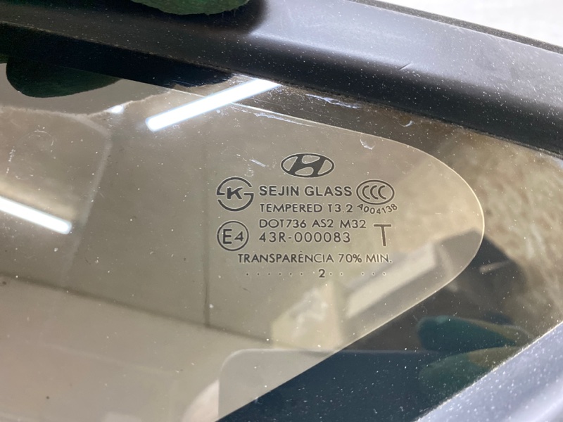 Стекло кузовное глухое левое