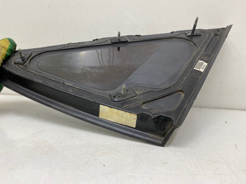 Стекло кузовное глухое левое