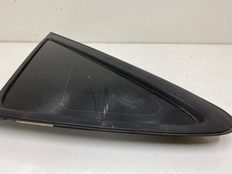 Стекло кузовное глухое левое