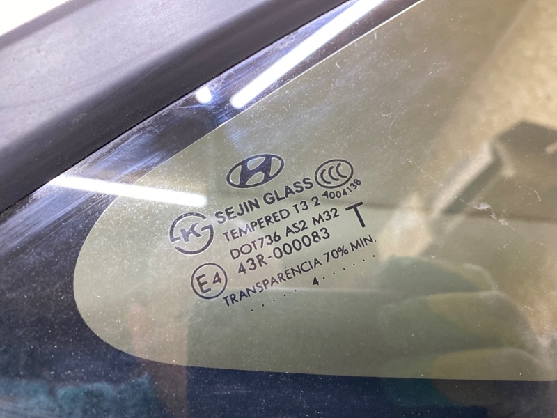 Стекло кузовное глухое правое