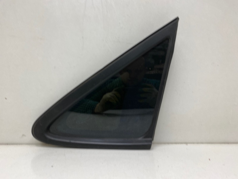 Стекло кузовное глухое правое