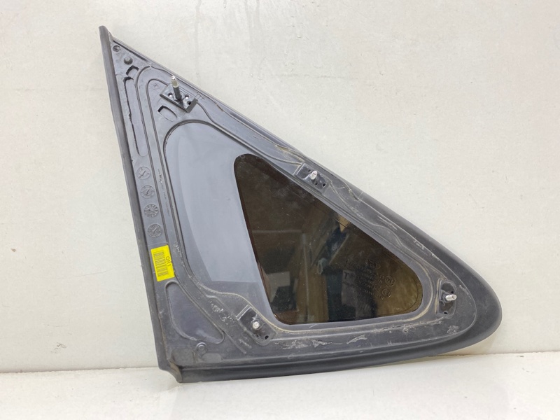 Стекло кузовное глухое правое