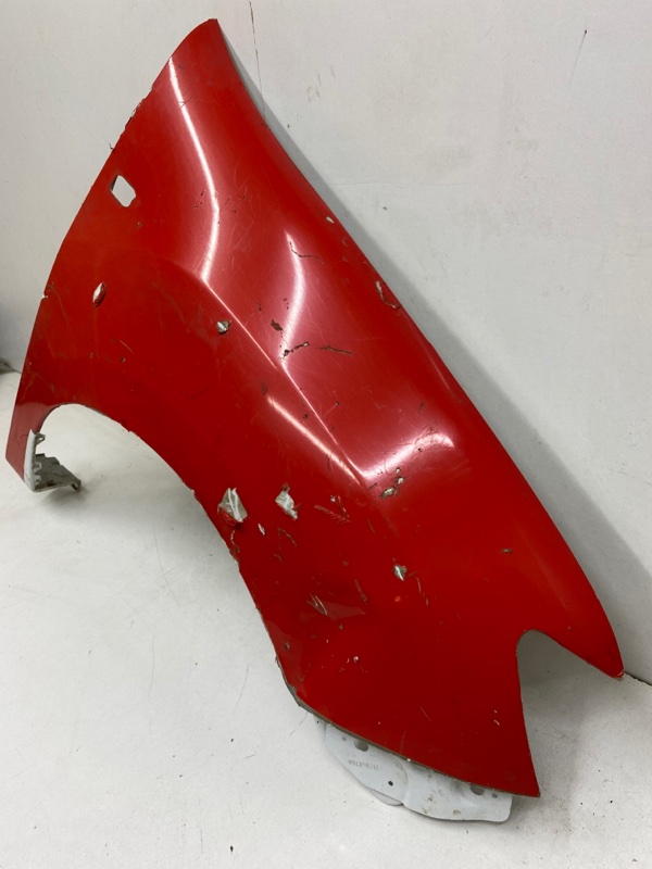 Крыло переднее правое