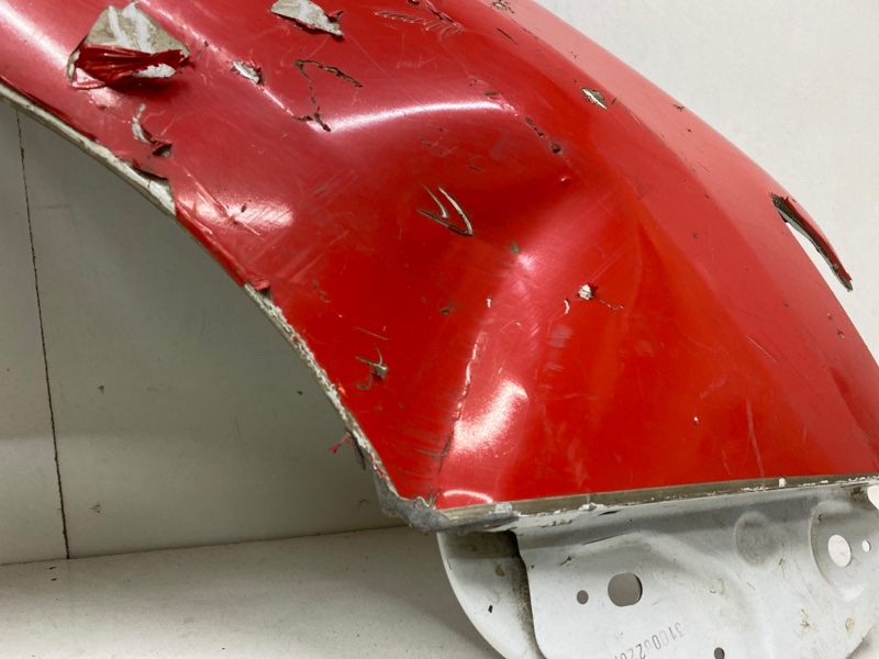 Крыло переднее правое