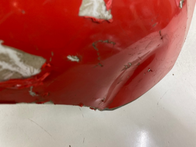 Крыло переднее правое