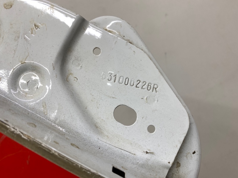 Крыло переднее правое