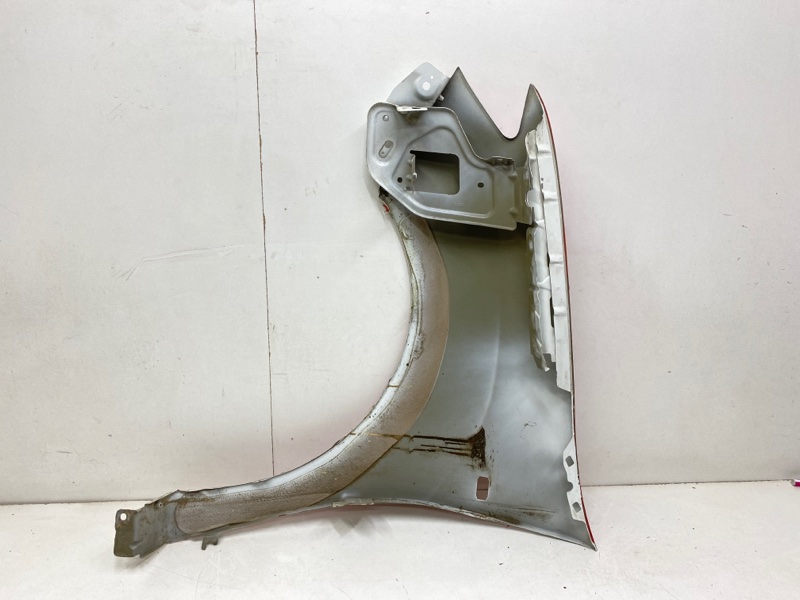 Крыло переднее правое