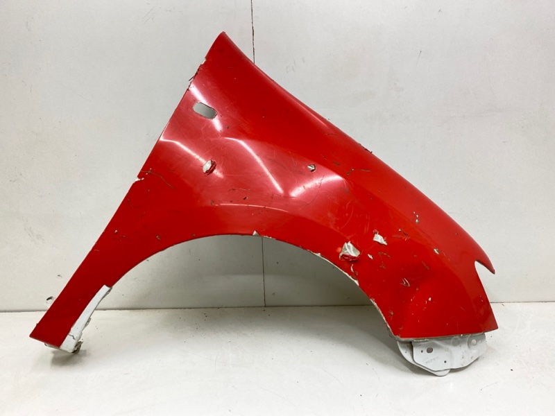 Крыло переднее правое