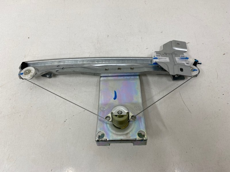 Стеклоподъемник электр. задний левый