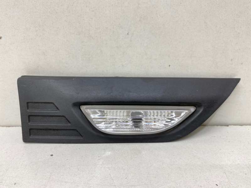 Накладка переднего крыла правого