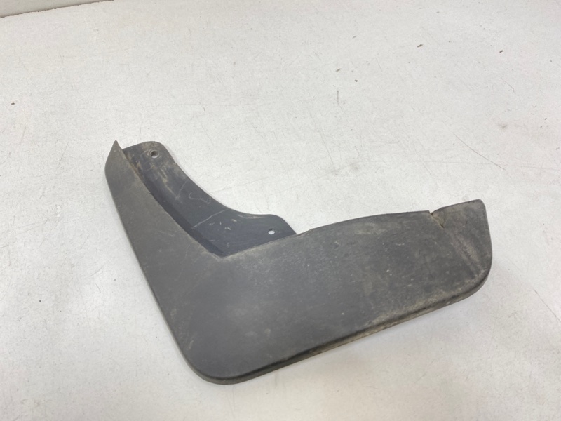 Брызговик передний левый