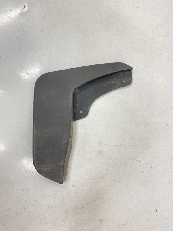 Брызговик передний левый