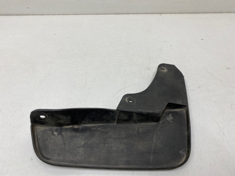 Брызговик передний левый