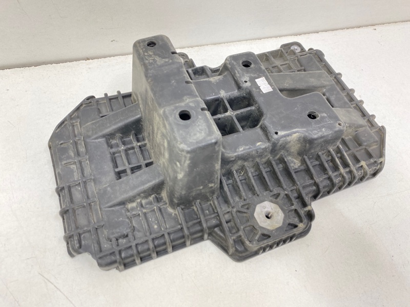 Площадка под аккумулятор (АКБ)