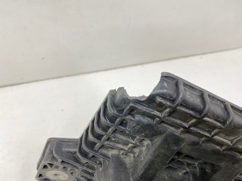 Площадка под аккумулятор (АКБ)