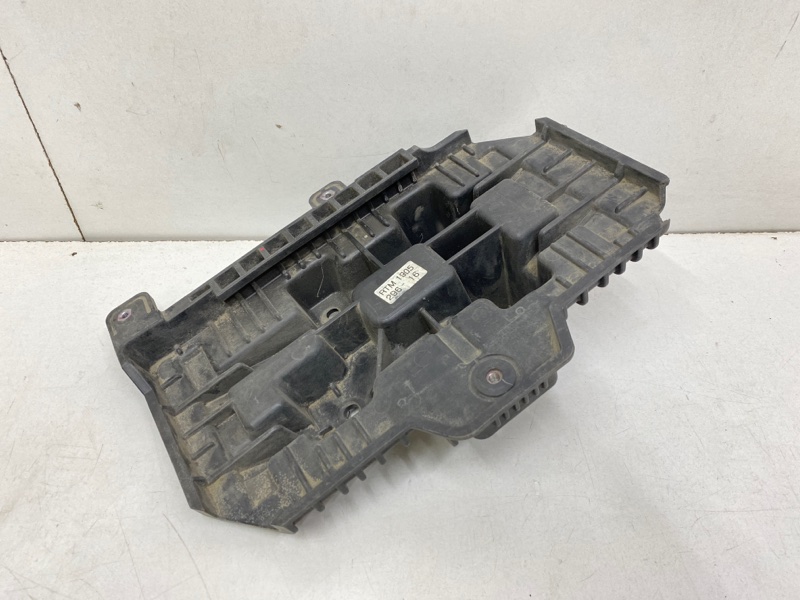 Площадка под аккумулятор (АКБ)