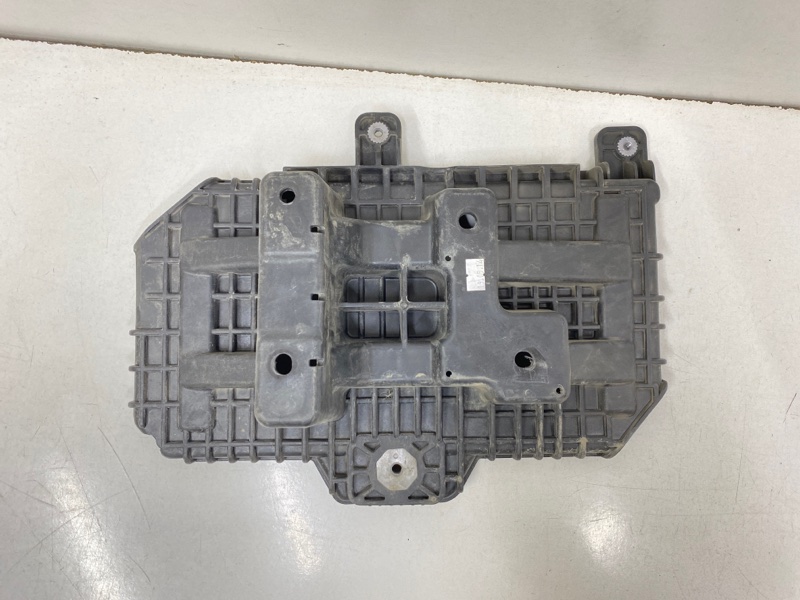 Площадка под аккумулятор (АКБ)