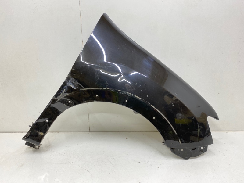 Крыло переднее правое