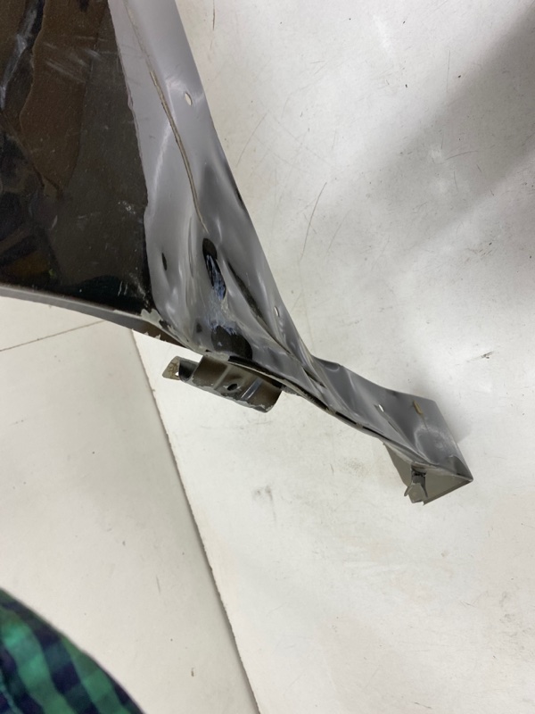 Крыло переднее правое