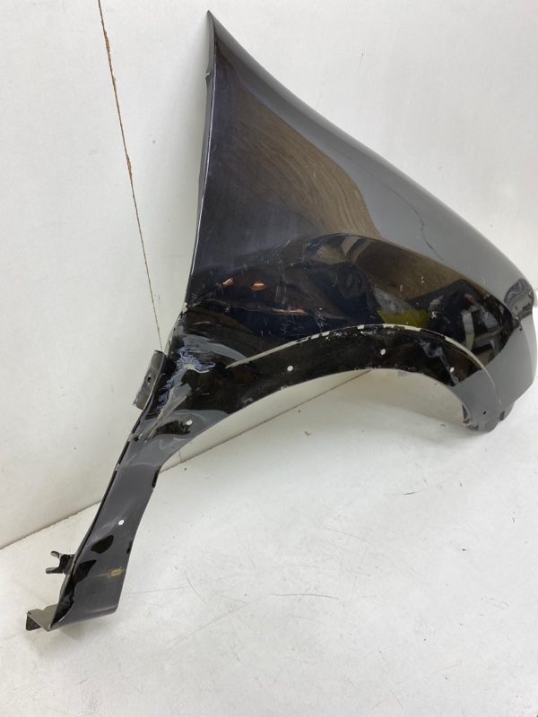 Крыло переднее правое