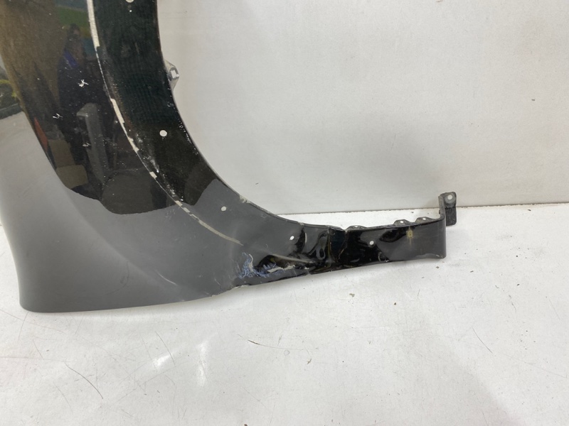 Крыло переднее правое