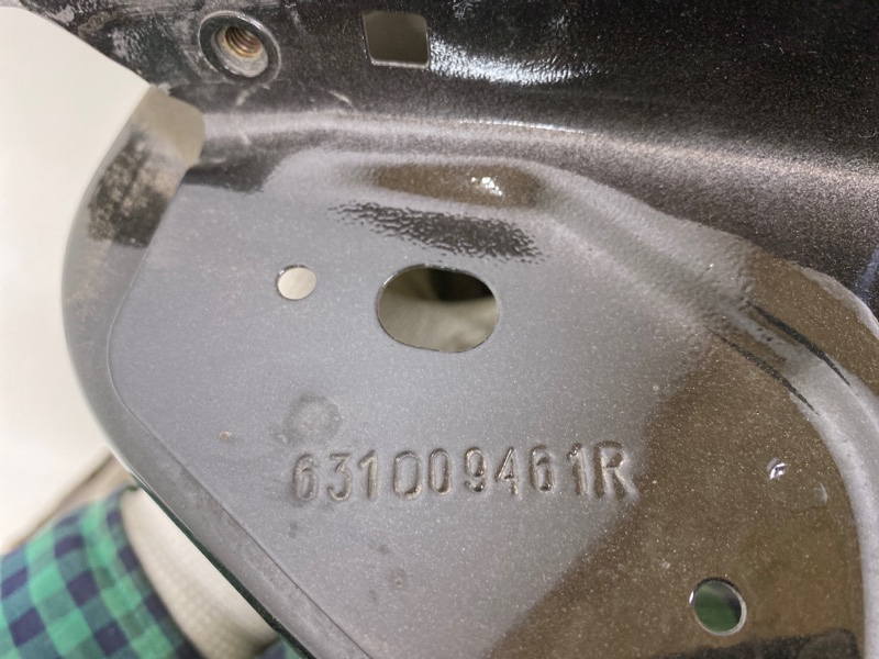 Крыло переднее правое