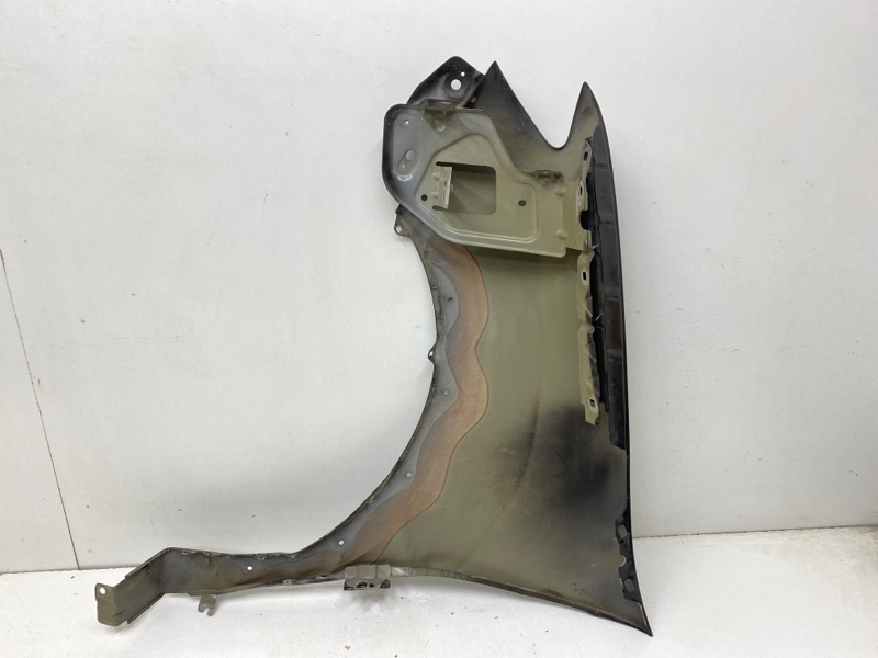 Крыло переднее правое