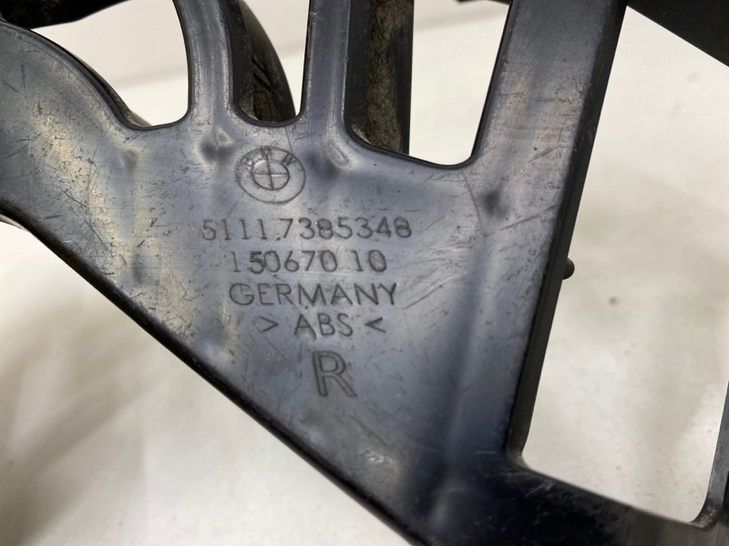 Кронштейн переднего бампера правый