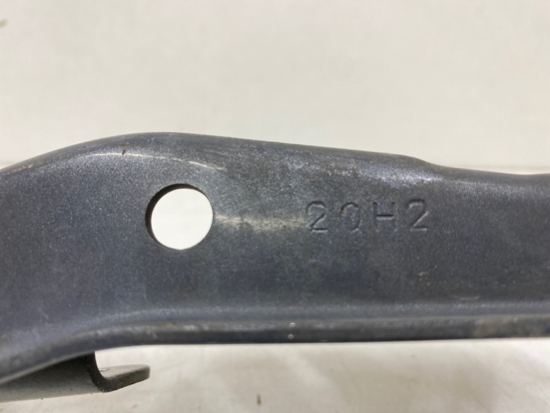 Петля капота правая