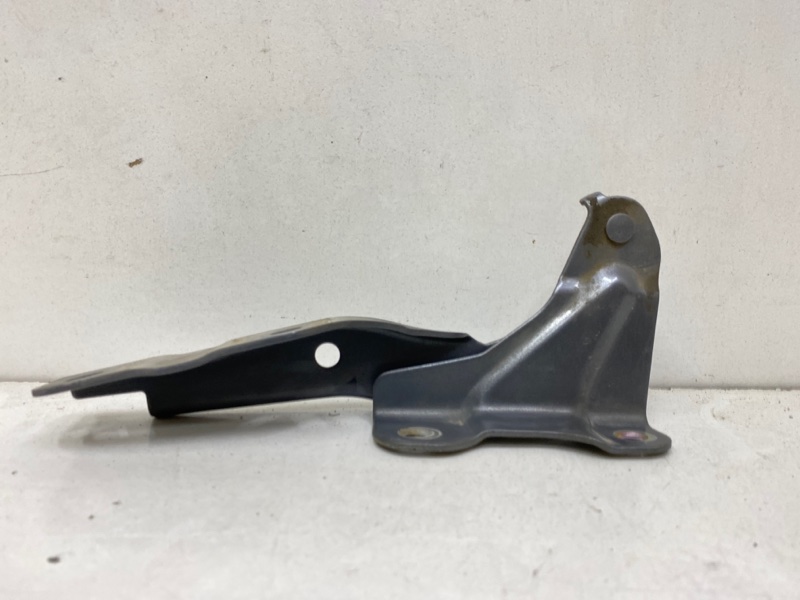 Петля капота правая