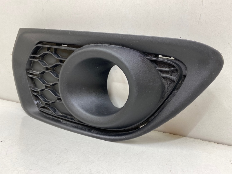 Рамка противотуманной фары правой