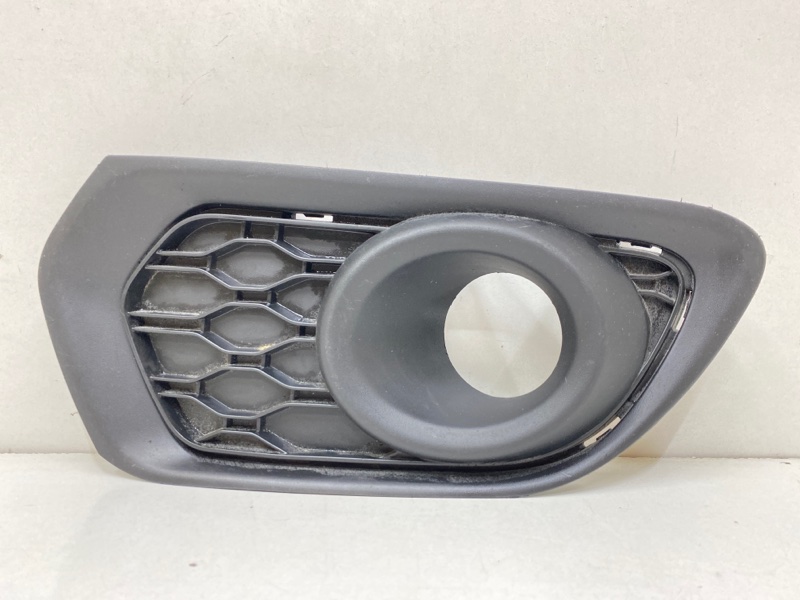 Рамка противотуманной фары правой