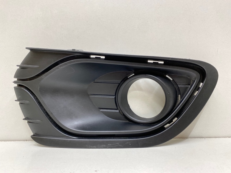 Рамка противотуманной фары правой