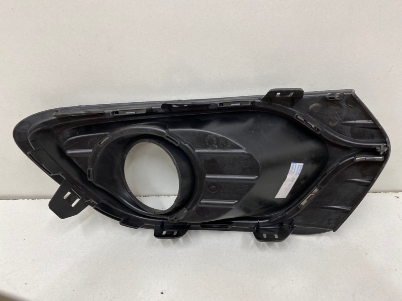 Рамка противотуманной фары правой