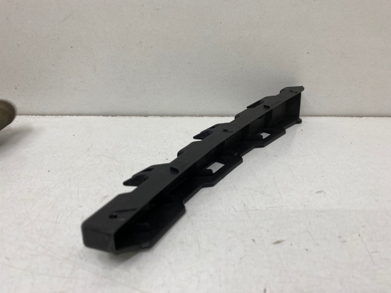 Кронштейн фар правый