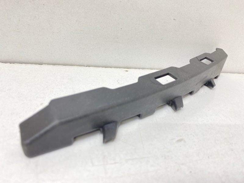 Кронштейн фар правый