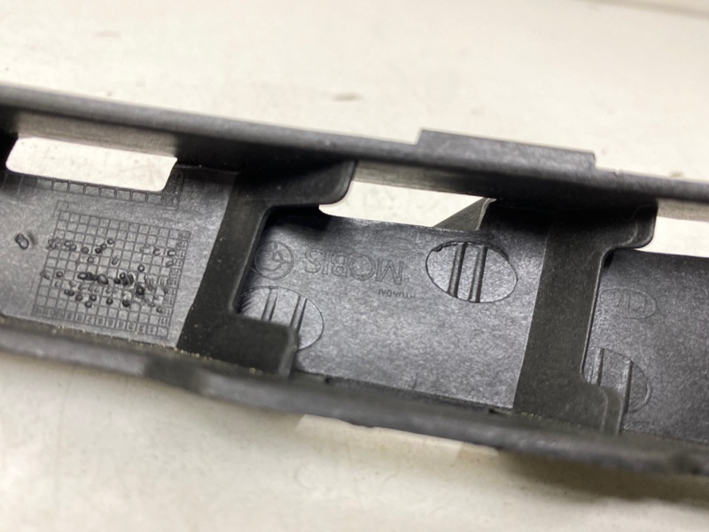 Кронштейн фар правый