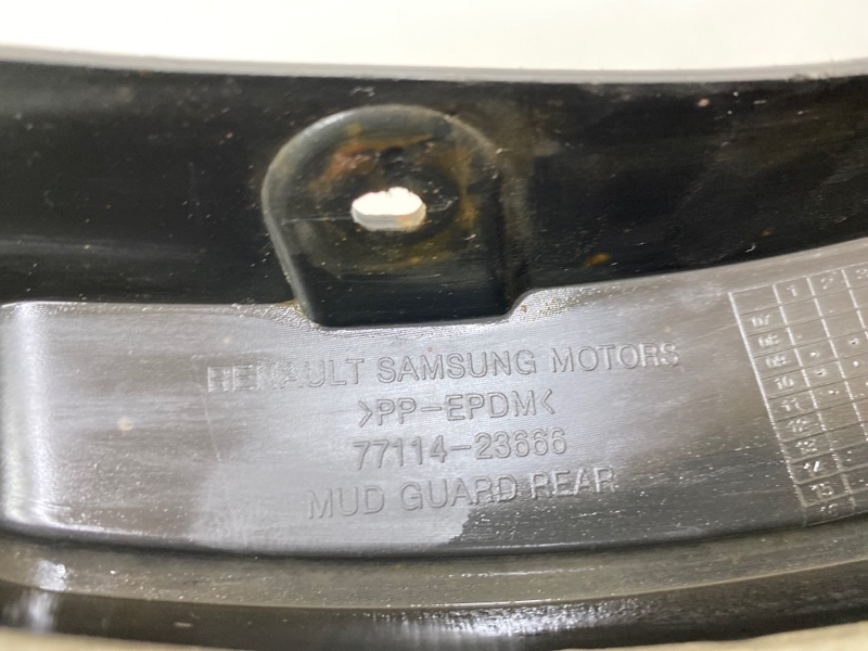 Брызговик задний левый