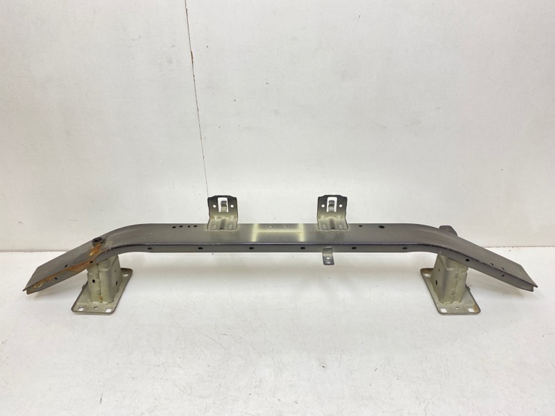 Усилитель переднего бампера