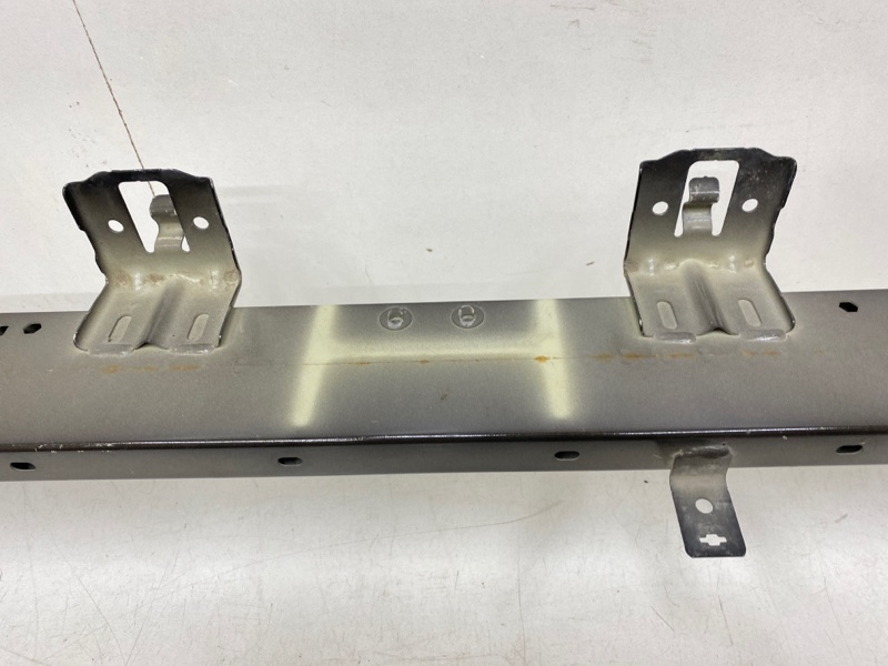 Усилитель переднего бампера