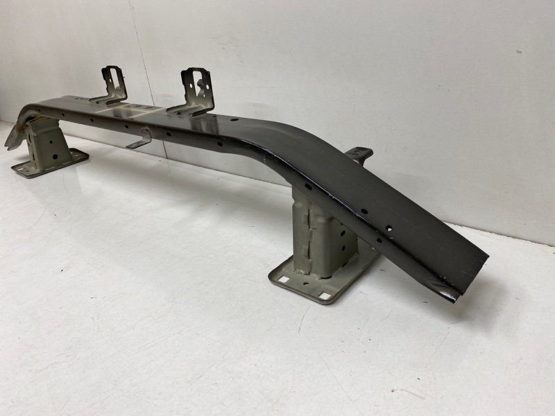 Усилитель переднего бампера