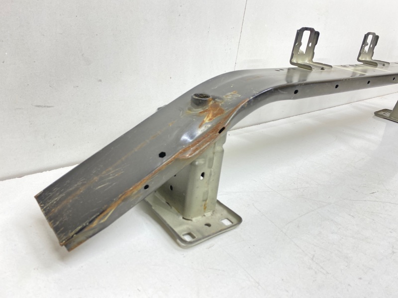 Усилитель переднего бампера