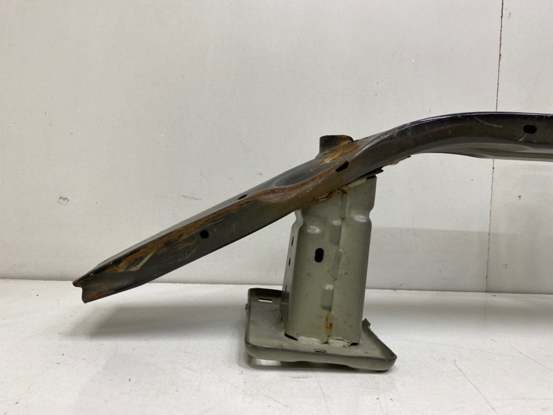 Усилитель переднего бампера