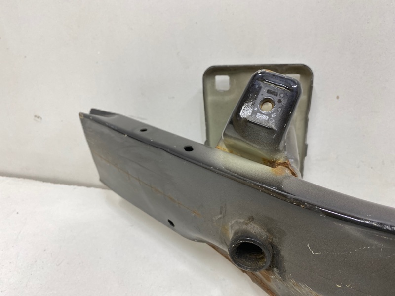 Усилитель переднего бампера