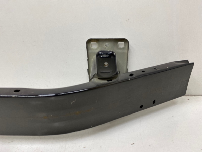 Усилитель переднего бампера